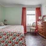 Classic House & Garden 25Mins From Central Museums