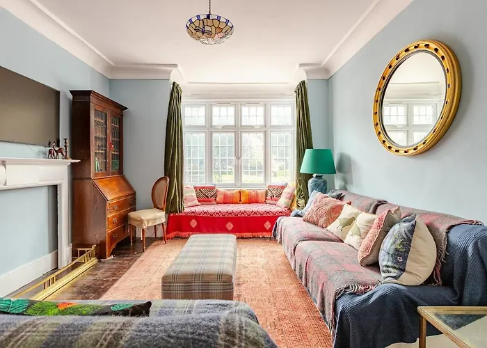 Classic House & Garden 25Mins From Central Museums
