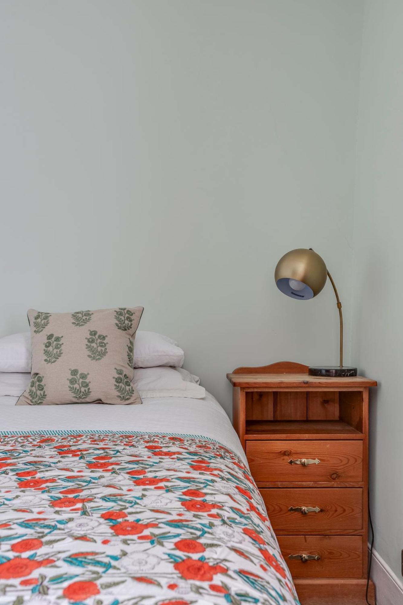 Classic House & Garden 25mins From Museums Casa vacanze