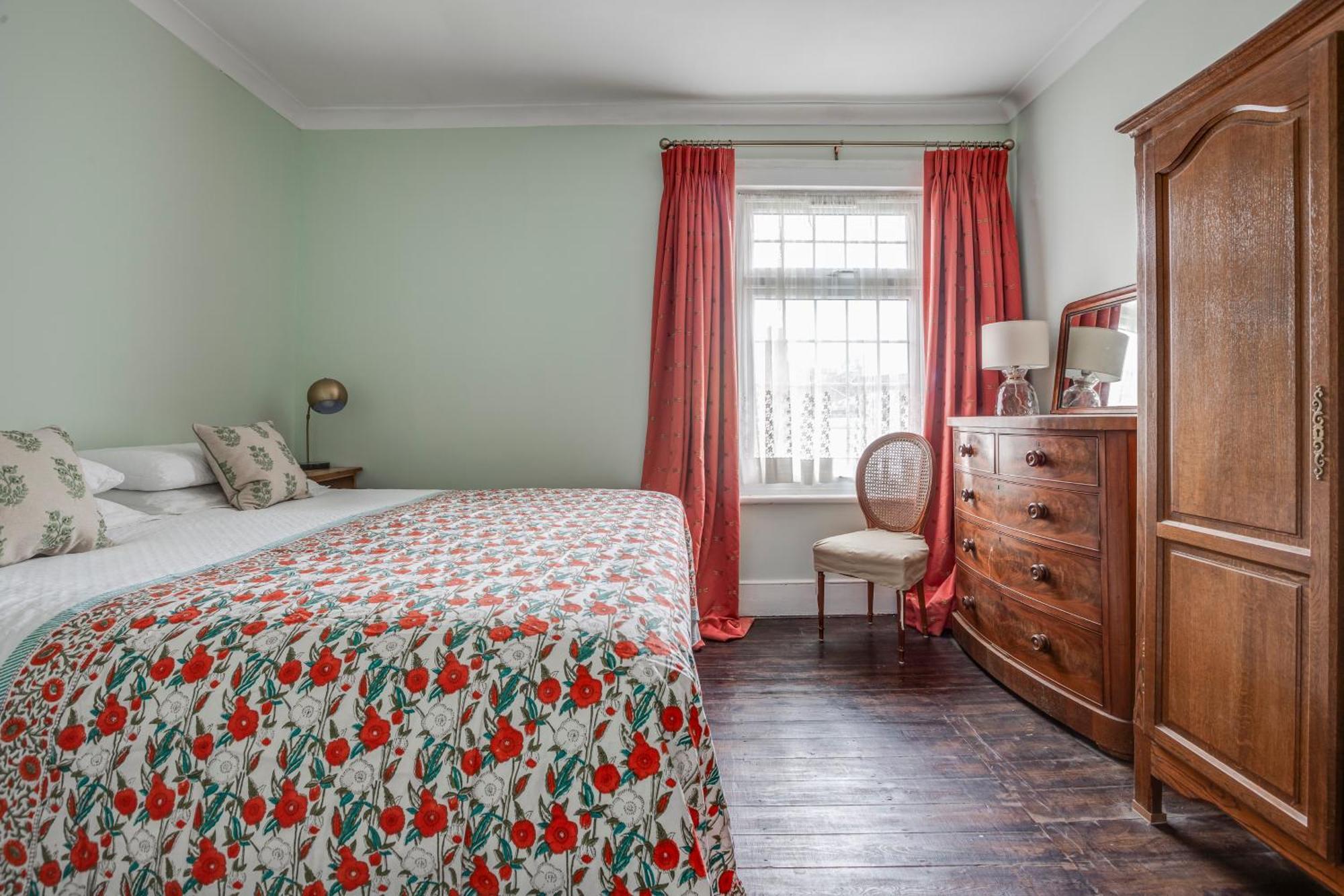 Classic House & Garden 25mins From Museums *