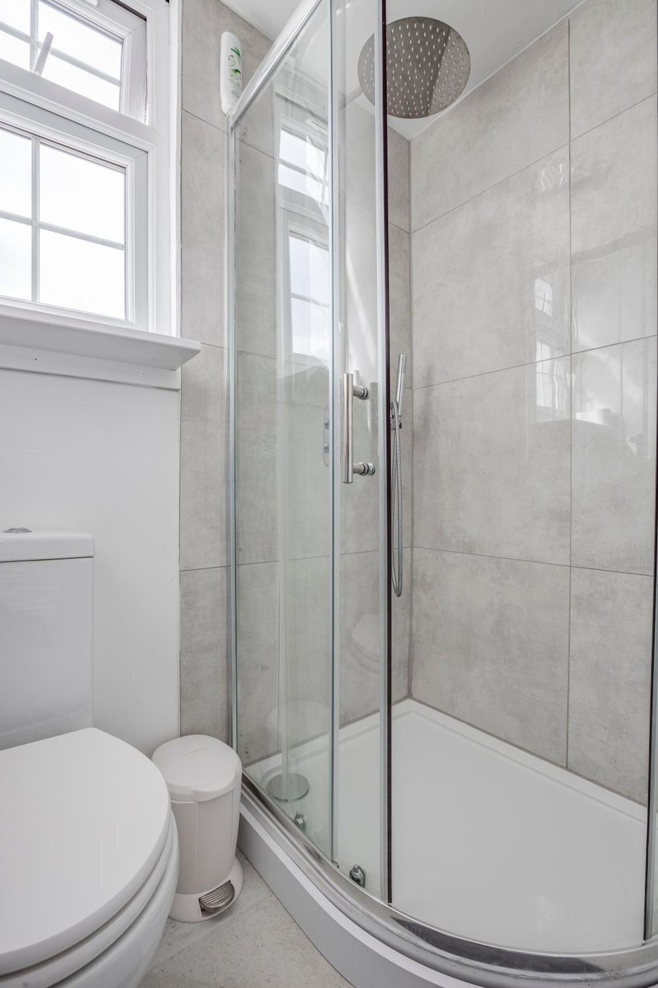 Classic House & Garden 25mins From Museums Londra